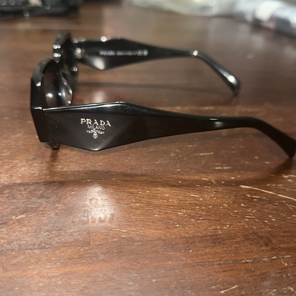 PRADA - Picture 9 of 10